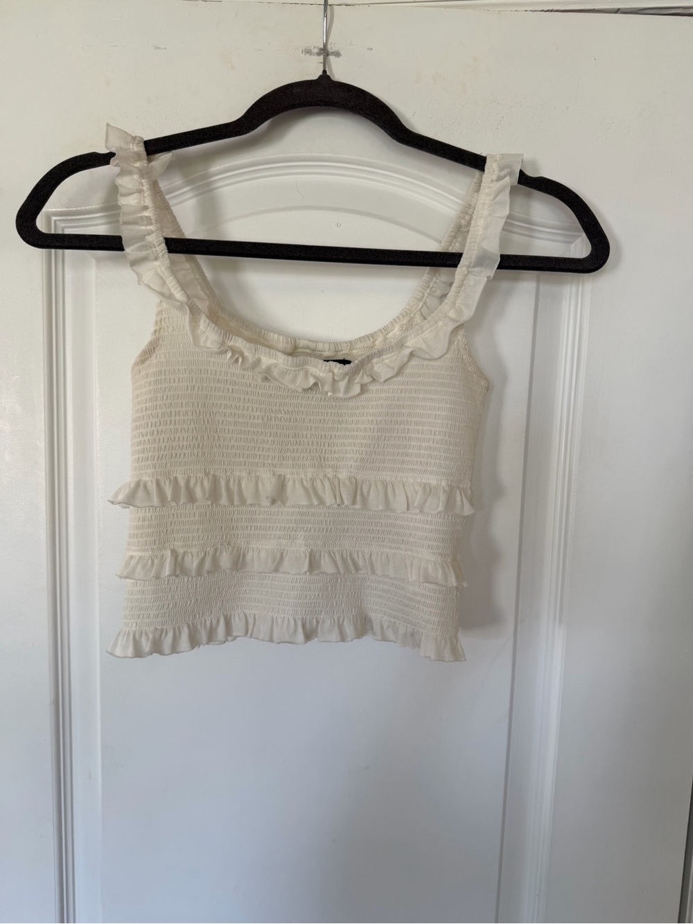 Urban Outfitters UO Pepita Ruffle Smocked Cropped Cream Tank. Size XS.